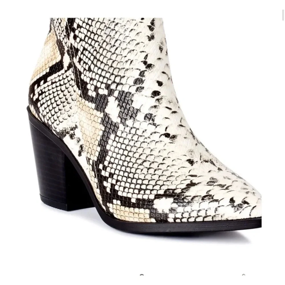 Scoop NYC Women’s Snake Print Boots Size 8.5 NEW - Picture 1 of 11